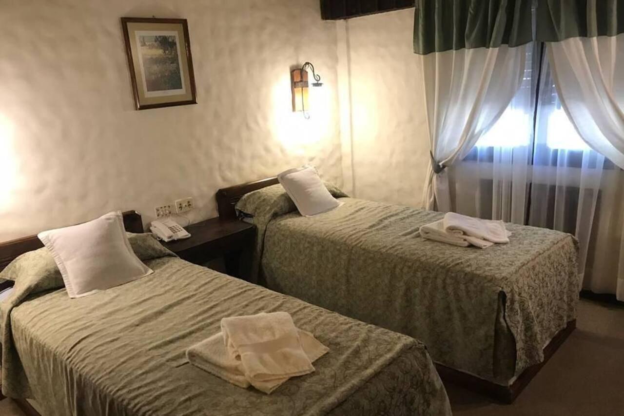 Hosteria La Posta Del Cazador San Martín de los Andes Esterno foto