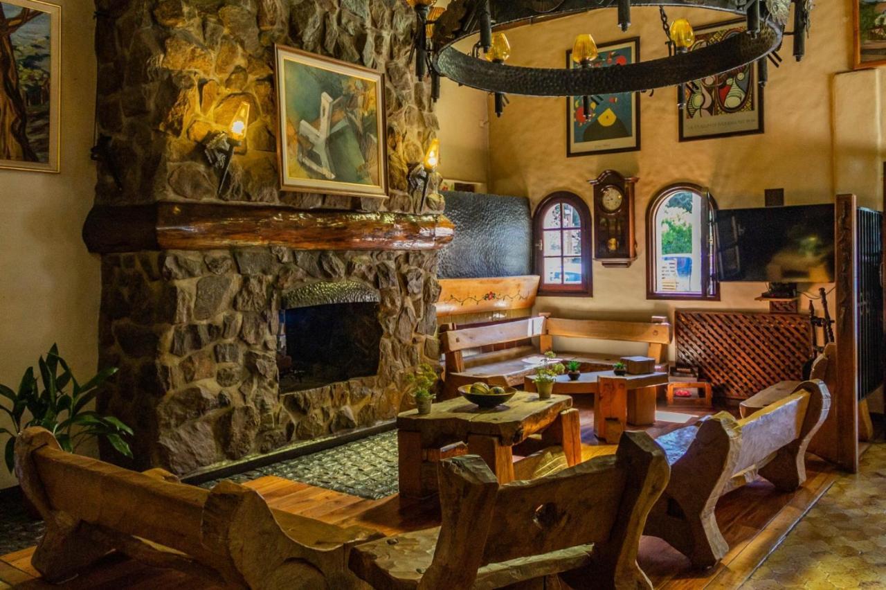 Hosteria La Posta Del Cazador San Martín de los Andes Esterno foto