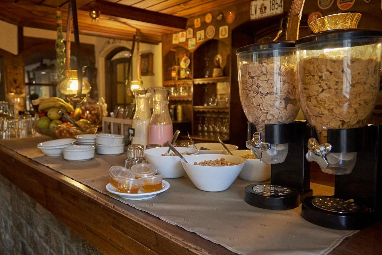 Hosteria La Posta Del Cazador San Martín de los Andes Esterno foto