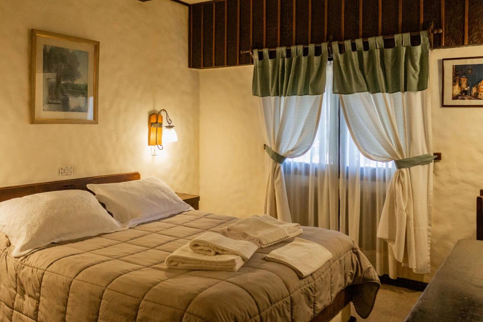 Hosteria La Posta Del Cazador San Martín de los Andes Esterno foto