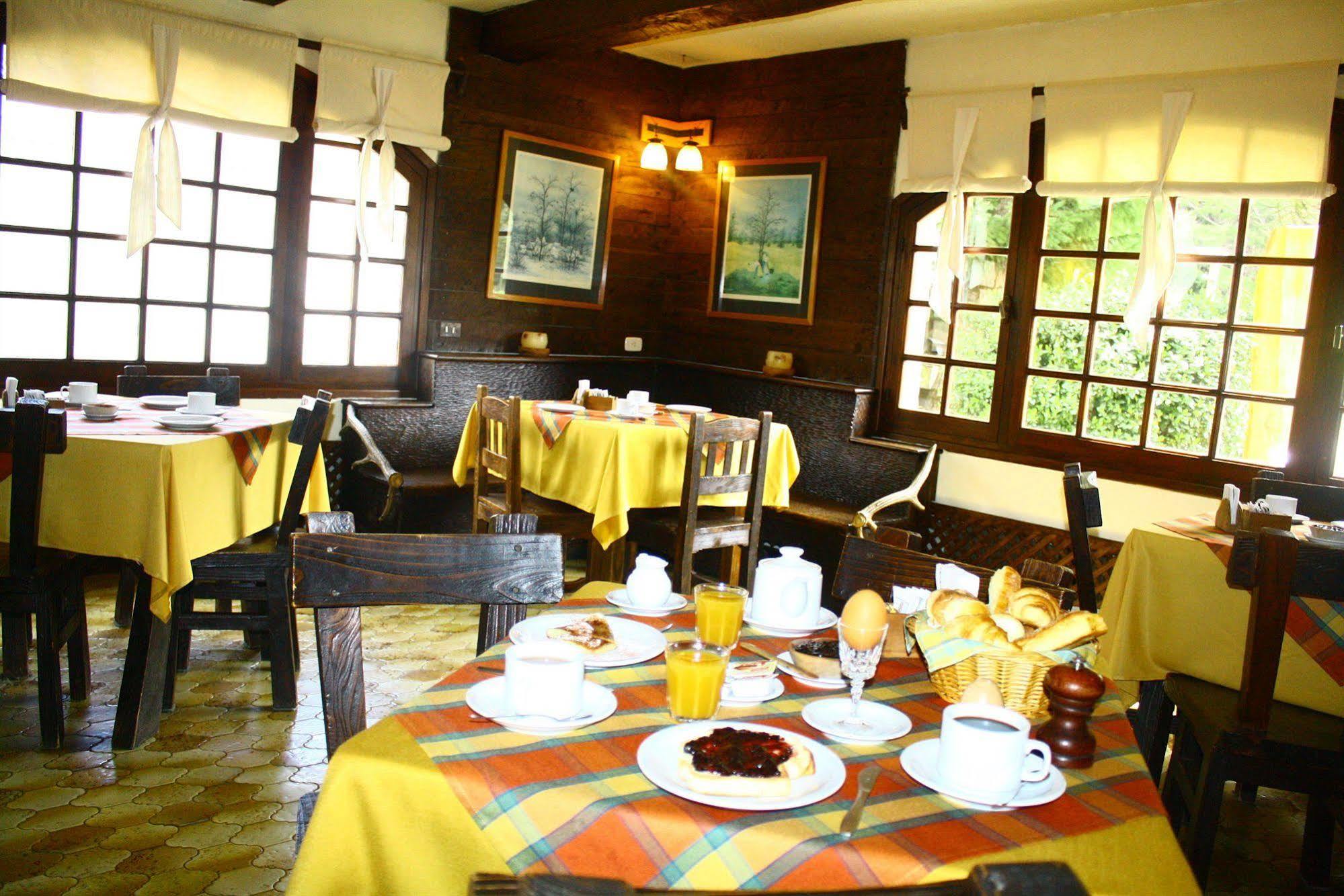 Hosteria La Posta Del Cazador San Martín de los Andes Esterno foto