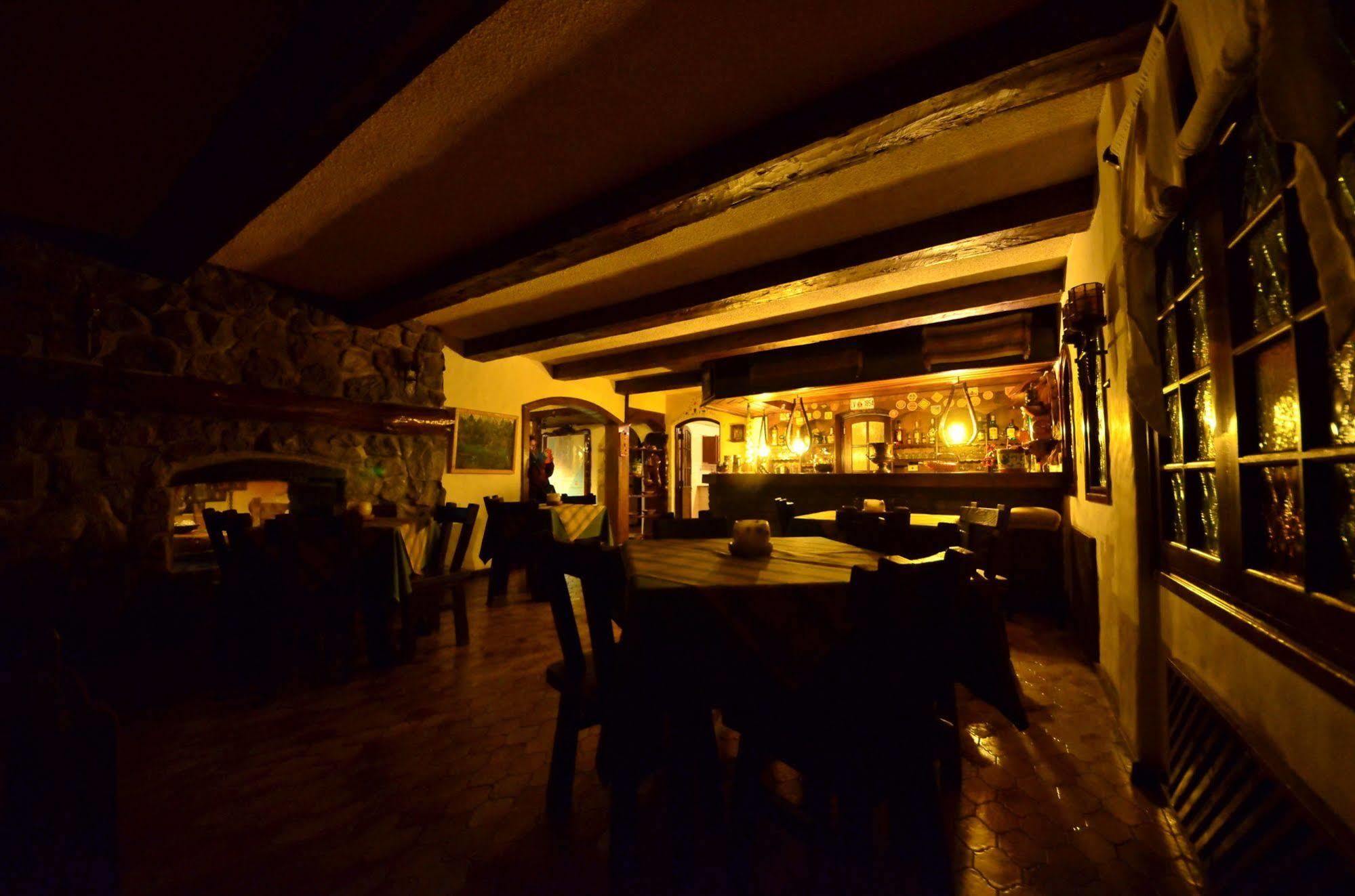 Hosteria La Posta Del Cazador San Martín de los Andes Esterno foto